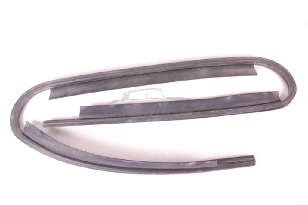 Lower windscreen seal, slotted