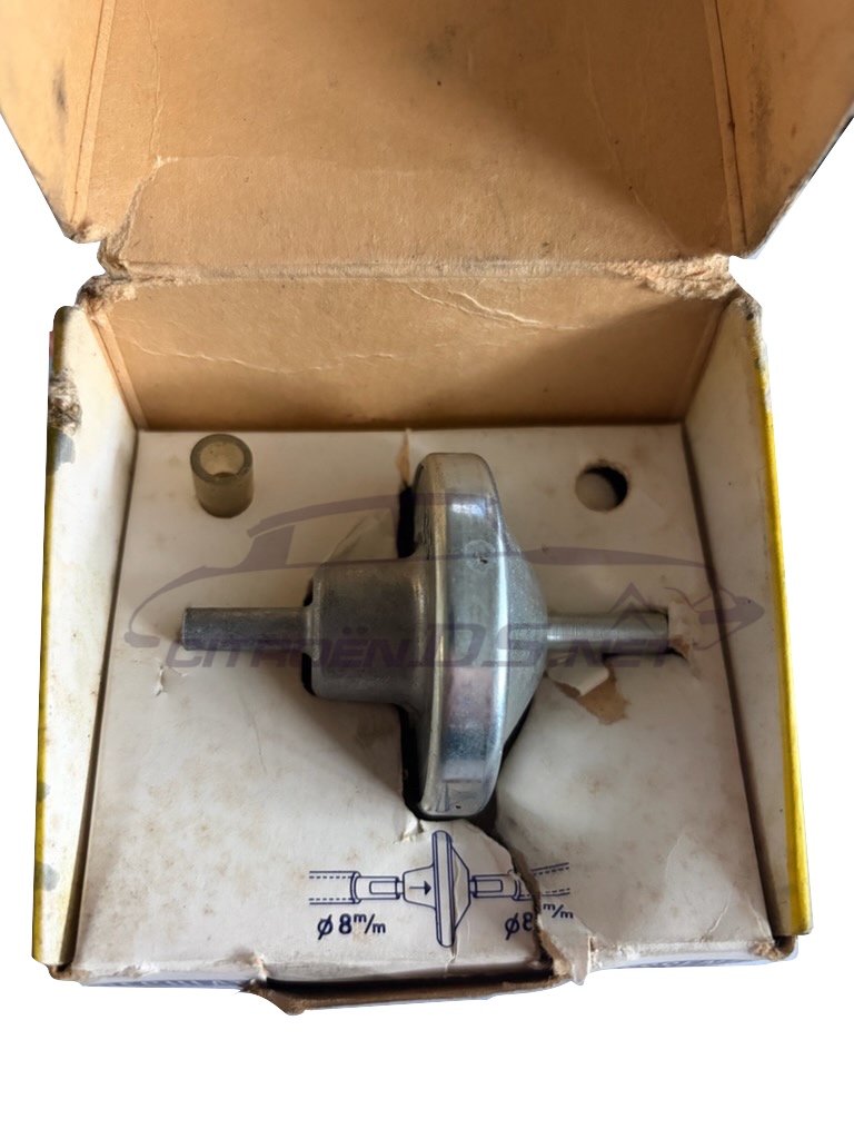 Check valve / pressure regulator for petrol hose